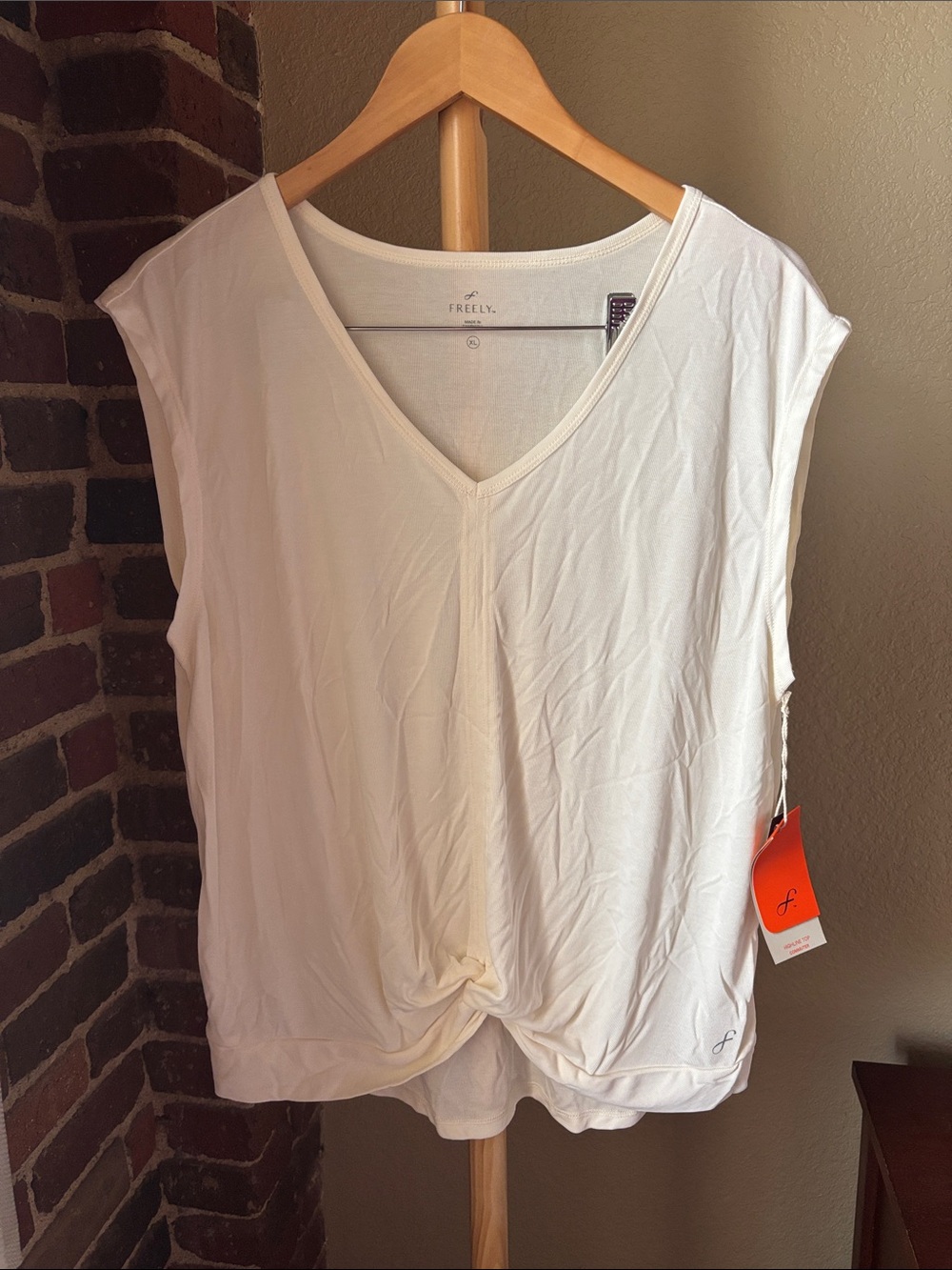 Freely By From Warm Cream V-Neck Tie-Front Tank Size XL